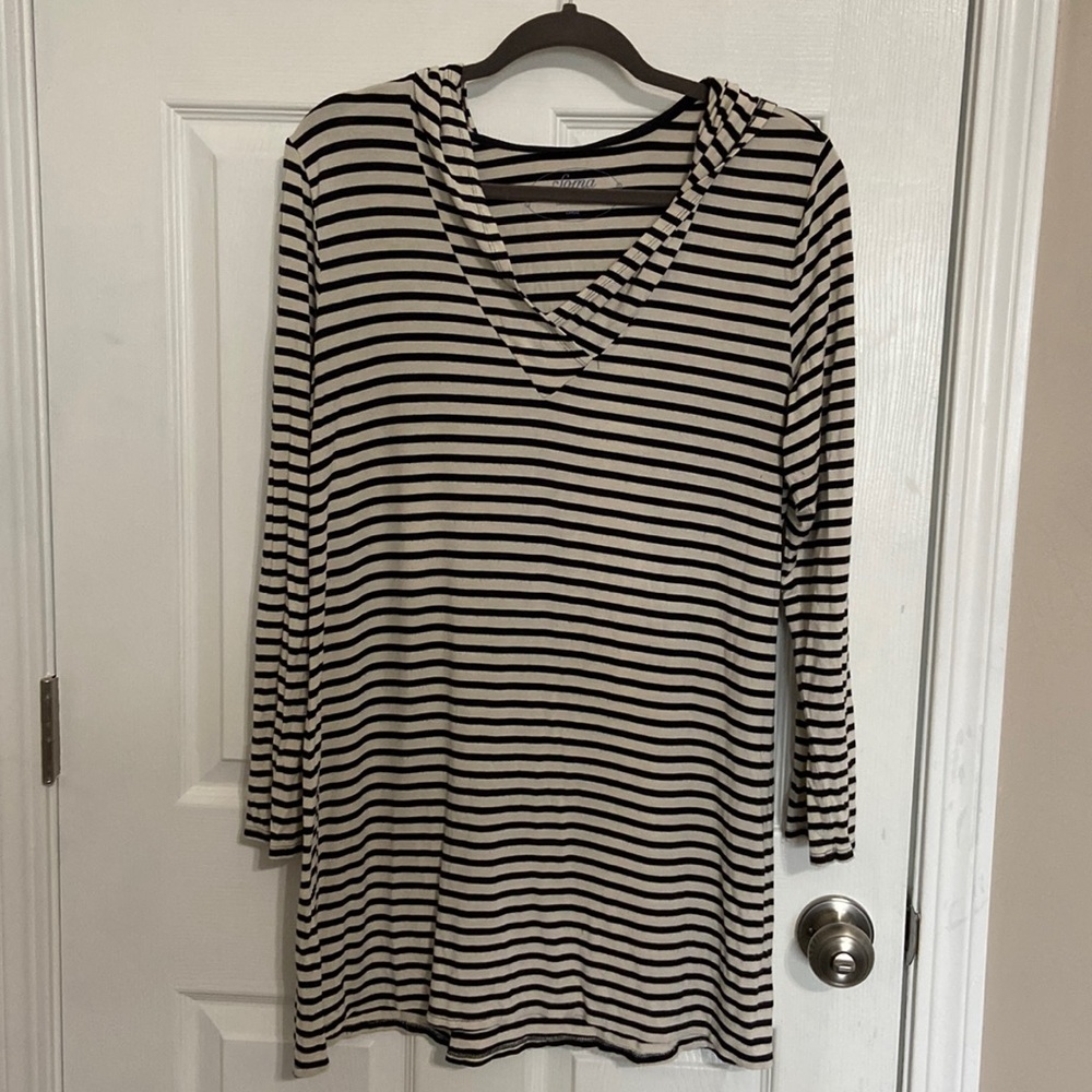 Soma light weight hooded shirt